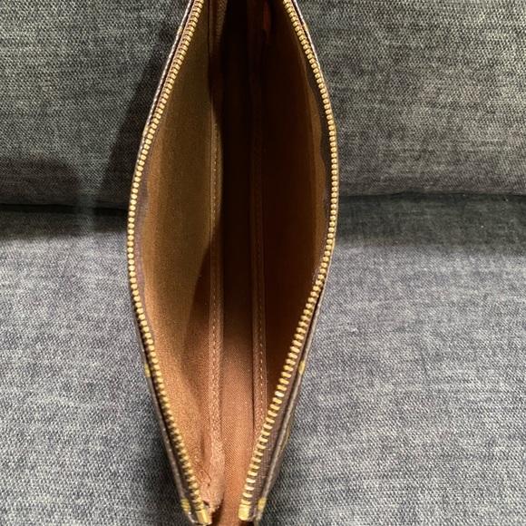 LOUIS VUITTON - Picture 5 of 8